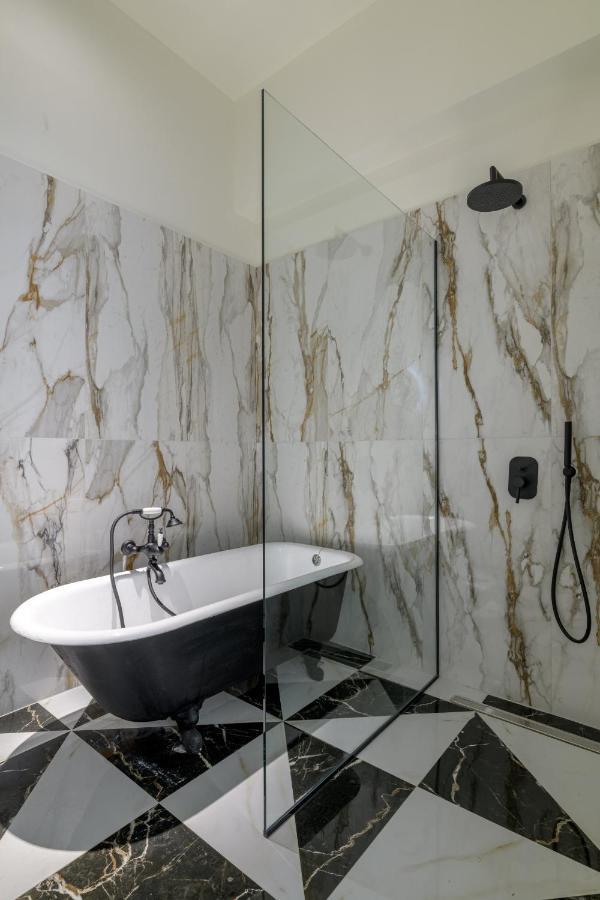 3Bdr Modern Design & Bright Interiors In Plaka Apartment Athena Bagian luar foto